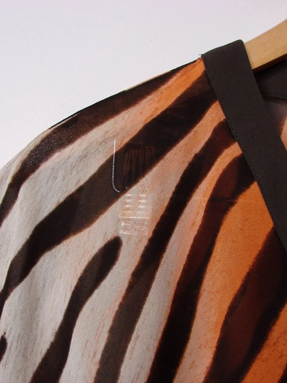 Michael Michael Kors Blouse Tiger Animal Print Sheer Poncho Gold Small Medium - Picture 7 of 13